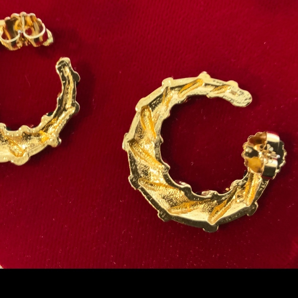 Vintage 1988 Avon Christmas Earrings - Picture 3 of 4